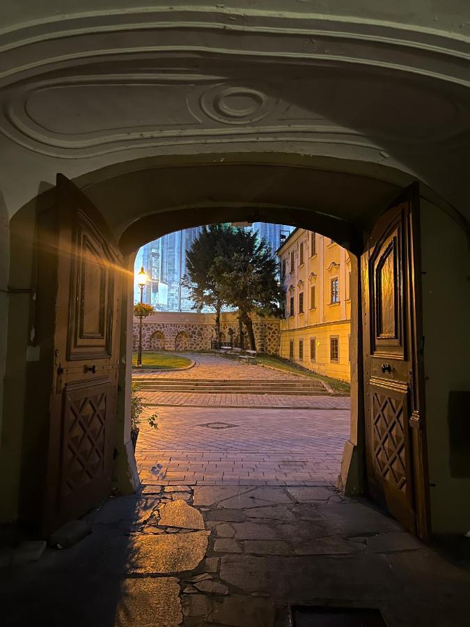 Csaky Palace Bratislava 1 Lägenhet Exteriör bild