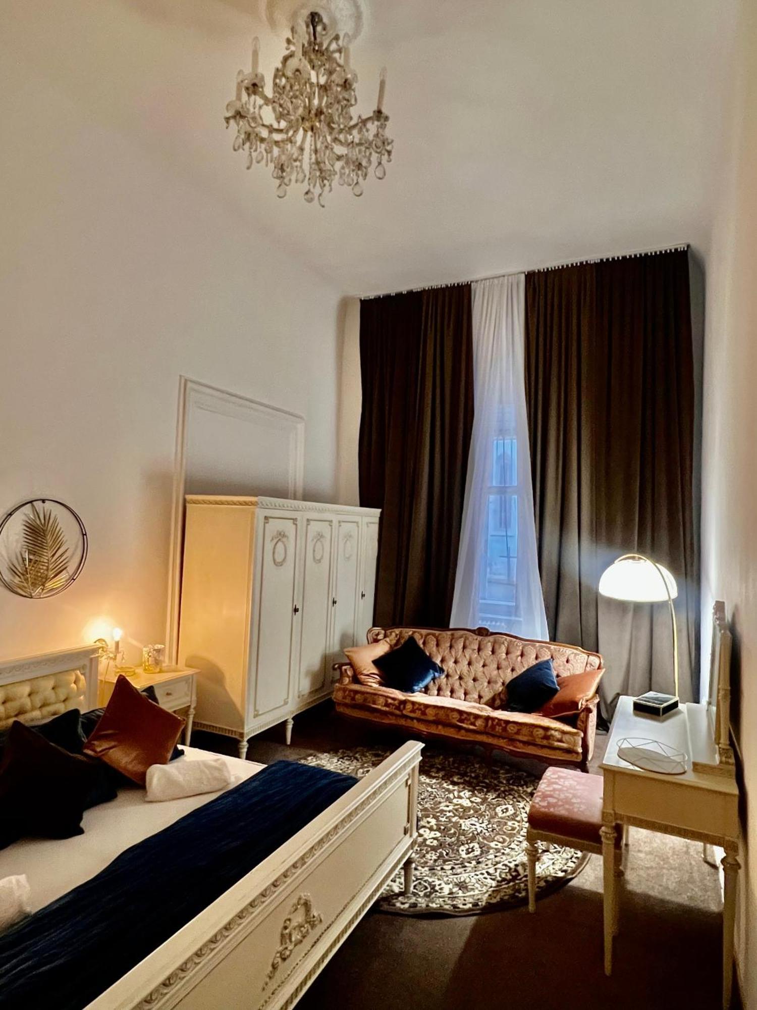 Csaky Palace Bratislava 1 Lägenhet Exteriör bild